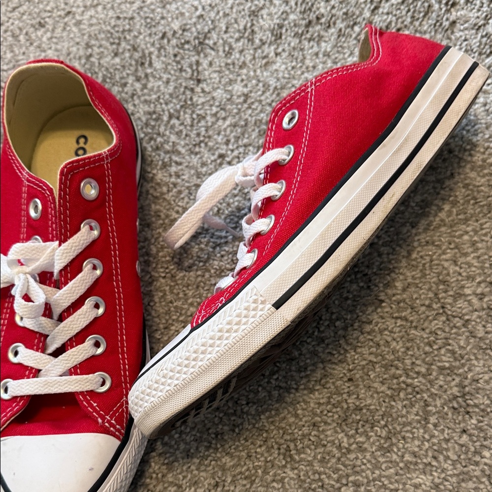 Converse unisex Red and White Sneakers - Picture 2 of 3